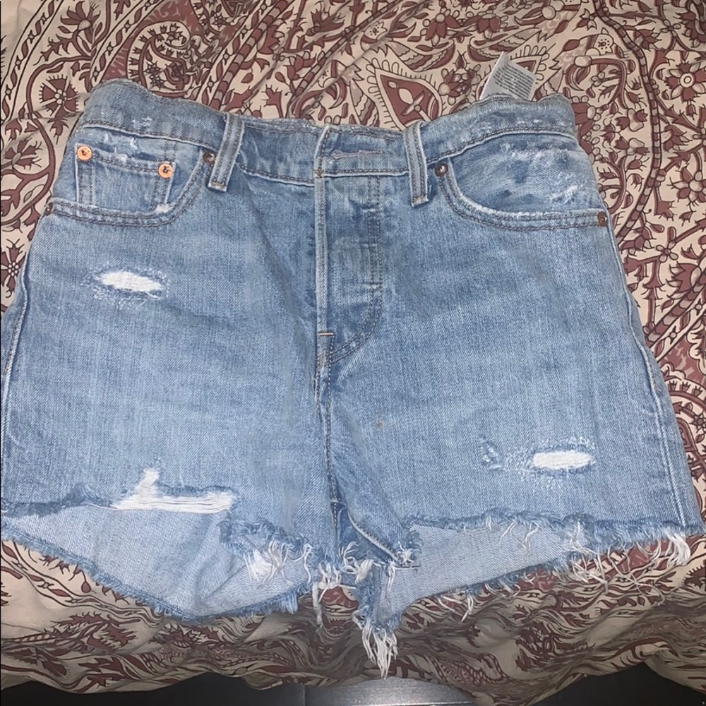 LEVIS HIGH WAISTED WEDGIE SHORTS